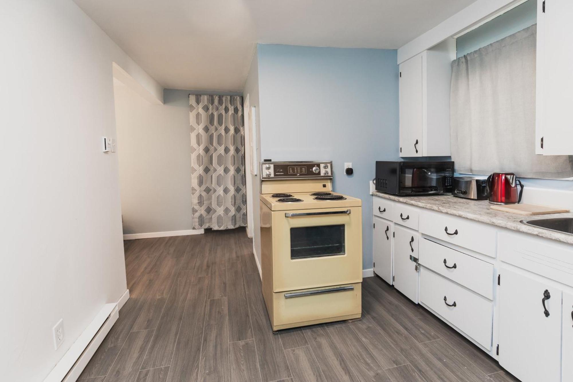 Avenir Centre Suite - Near Nbcc, Moncton Hospital, Airport エクステリア 写真